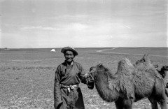 Mongolia, 1969, Bagi Gábor, Bagi Róbert, portrait, folk costume, camel, Fortepan #128611