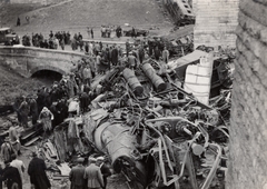 Hungary, Biatorbágy, vasúti viadukt az 1931. szeptember 13-i merénylet után., 1931, Becker György, steam locomotive, wreck, Fortepan #128674