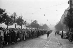 Magyarország, Budapest II., Bem rakpart, tüntetők vonulnak a Bem József tér felé 1956. október 23--án., 1956, Faragó György, forradalom, Budapest, Fortepan #128733