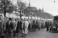 Magyarország, Budapest II., Bem rakpart, tüntetők vonulnak a Bem József tér felé 1956. október 23--án., 1956, Faragó György, forradalom, Budapest, Fortepan #128735