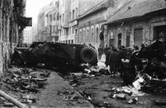 Magyarország, Budapest VIII., Práter utca, kilőtt teherautó és BTR-152 páncélautó., 1956, Faragó György, forradalom, Budapest, járműroncs, Fortepan #128748