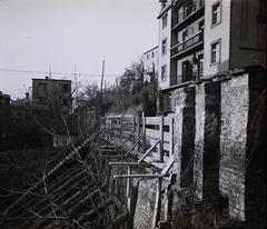 Magyarország, Budapest I., Logodi utcai támfal építése a hegyoldal megcsúszása után, balra a Logodi utca 72., jobbra a 65. számú ház., 1936, Fortepan/Album015, építkezés, Budapest, Fortepan #128815