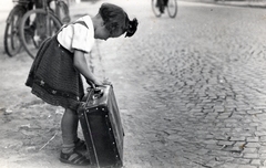 1935, Gali, girl, suitcase, cobblestones, sandal, Fortepan #128858