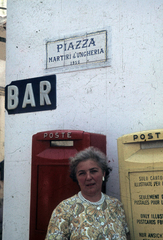 Olaszország, Capri, Piazza Martiri d'Ungheria 1956. (Az 1956-os forradalom magyar mártírjainak emlékét őrző tér.), 1965, Gali, postaláda, Fortepan #128968