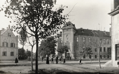 Magyarország, Budapest XIX., Wekerletelep, Vajk utca - Hungária út sarok, Állami elemi iskola (később Kós Károly Általános Iskola)., 1928, Gali, iskola, Budapest, Vásárhelyi Dezső-terv, Fortepan #128988