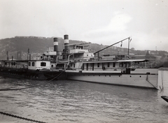 Hungary, Budapest V., Deák Ferencz lapátkerekes gőzhajó a Vigadó téri hajóállomásnál, háttérben a Gellért-hegy., 1930, Heinzely Béla, steamboat, Budapest, Fortepan #129167