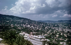 Hungary, Budapest XI.,Budapest XII., kilátás a Sas-hegyről a budai hegyek felé, előtérben a Meredek utcában a Sashegyi Arany János Általános Iskola és Gimnázium., 1959, Heinzely Béla, Budapest, Fortepan #129181