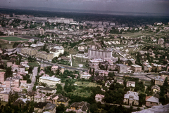 Hungary, Budapest XI., kilátás a Sas-hegyről a Kis-Gellért-hegy felé. Keresztben a Budaörsi út húzódik, jobbra a Villányi út torkolata. Feljebb a sziklafal előtt az Országos Légvédelmi Parancsnokság épülete. Balra a Hegyalja út túloldalán a TF sporttelep., 1959, Heinzely Béla, Budapest, Fortepan #129199