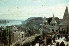 Magyarország, Halászbástya,budai Vár, Budapest I., kilátás a Szabadság híd és a Gellért-hegy felé., 1956, Heinzely Béla, színes, látkép, Budapest, Schulek Frigyes-terv, turista, Fortepan #129202