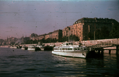 Hungary, Budapest II., vizibusz a Bem József téri hajóállomáson, háttérben a rakpart épületei a Dunáról nézve., 1962, Heinzely Béla, Budapest, Fortepan #129233