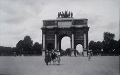 Franciaország, Párizs, Tuileriák kertje, szemben a Carrousel-diadalív., 1929, Horváth Miklós dr, diadalív, Korinthoszi oszlop, neoklasszicizmus, Charles Percier-terv, Pierre-François-Léonard Fontaine-terv, Fortepan #129267