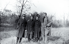 1919, Horváth Miklós dr, hands in pockets, arms around shoulders, double-breasted coat, Fortepan #129285