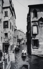 Olaszország, Velence, kilátás a Ponte de l'Anzolo felől a Rio del Mondo Novo felé, jobbra a Rio di Palazzo (vagy Rio de la Canonica)., 1920, Horváth Miklós dr, gondola, csatorna, Fortepan #129294