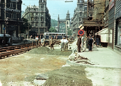 Magyarország, Budapest V., Kossuth Lajos utca a Városház utca saroktól a Ferenciek tere (Felszabadulás tér) felé nézve., 1955, Horváth Miklós dr, színes, autóbusz, építkezés, Budapest, Fortepan #129425