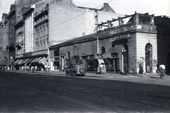 Magyarország, Budapest V., Kossuth Lajos utca az Astoria felé nézve, jobbra a Szép utca sarok., 1948, Horváth Miklós dr, cégtábla, járókelő, utcakép, életkép, eszpresszó, taxi, fodrászat, utcanévtábla, Budapest, Fortepan #129446