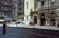 Magyarország, Budapest V., Ferenciek tere (Károlyi Mihály utca) a Kossuth Lajos utca felé nézve, középen a Belvárosi Ferences templom., 1964, Horváth Miklós dr, színes, Budapest, Fortepan #129488