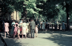 Magyarország, Városliget,Állatkert, Budapest XIV., Majomház., 1958, Horváth Miklós dr, Budapest, színes, fagylaltos, tricikli, mozgóárus, Fortepan #129495