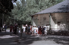 Magyarország, Városliget,Állatkert, Budapest XIV., Majomház., 1958, Horváth Miklós dr, Budapest, színes, látogatók, Fortepan #129497