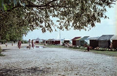 Magyarország,Balaton, Tihany, a Motel strandja, háttérben a Tihanyrév kompkikötő és hajóállomás., 1963, Horváth Miklós dr, Fortepan #129515