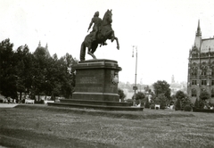 Magyarország, Budapest V., Kossuth Lajos tér, II. Rákóczi Ferenc szobor (Pásztor János, 1937.), jobbra a Parlament., 1938, Kelecsényi Kristóf, lovas szobor, Budapest, Fortepan #129778