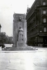 Magyarország, Budapest V., Vértanúk tere, Nemzeti vértanúk emlékműve (Füredi Richárd, 1934.). Háttérben a Vécsey utca., 1938, Kelecsényi Kristóf, Budapest, Fortepan #129779