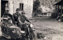 1944, Kemenesi Gábor, motorkerékpár, BMW-márka, oldalkocsis motorkerékpár, katona, motoros szemüveg, haditudósító, Bocskai sapka, honvéd, Fortepan #129804