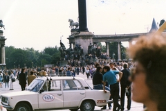 Hungary, Budapest XIV., Hősök tere 1989. június 16-án, az 56-os hősök újratemetésekor., 1989, Kovacsik Tamás, taxicab, Lada-brand, Budapest, Effects of the 1956 Revolution, regime change, Fortepan #129857