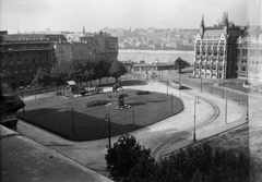 Magyarország, Budapest V., Kossuth Lajos tér, középen II. Rákóczi Ferenc szobra, jobbra a Parlament., 1954, Ladinek Viktor, Budapest, látkép, II. Rákóczi Ferenc-ábrázolás, Fortepan #129937