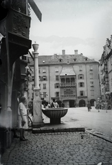 Ausztria, Innsbruck, Herzog Friedrich Strasse, Aranytetős ház (Goldenes Dachl)., 1922, Ladinek Viktor, középület, erkély ablak, Nikolaus Türing the Elder-terv, Fortepan #129943