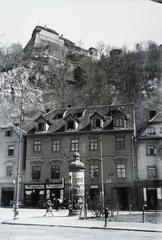 Austria, Graz, Schlossbergplatz., 1930, Ladinek Viktor, ad pillar, poster, rock, clockmaker, bicycle, Fortepan #129950