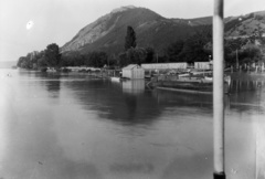 Hungary,Danube Bend, Visegrád, strand a Duna-parton. Balra a távolban az Alsóvár a lakótoronnyal / Salamon-torony, fenn a Felegvár., 1935, Lossonczy Miklós, Fortepan #130067