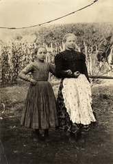 1915, Nagy Károly, girls, apron, Fortepan #130130