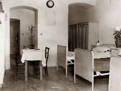 Magyarország, Pécs, Rákóczi út 2. a Magyar Királyi Erzsébet Tudományegyetem Klinikájának kórterme (később Pécsi Tudományegyetem Klinikai Központ)., 1928, POTE, gyógyintézmény, kórterem, vaságy, éjjeliszekrény, Fortepan #130181