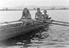 Magyarország, a Szentendrei-Duna Budakalásznál., 1955, Szent-tamási Mihály, evezés, napszemüveg, Fortepan #13023