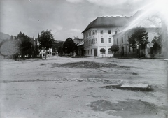 Szlovákia, Breznóbánya, Námestie generála Milana Rastislava Štefánika, a város főtere. Balra a fáktól takarva a Járvány-oszlop és az evangélikus templom., 1929, Jánossy Virág, Háberl Aladár, Fortepan #130287