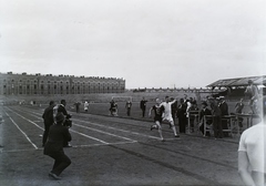 Magyarország, Budapest VIII., MTK pálya, háttérben a Brüll Alfréd (Törökbecse) utcai Hungária villamos kocsiszín., 1928, Jánossy Virág, Háberl Aladár, futás, fényképész, Budapest, Fortepan #130344