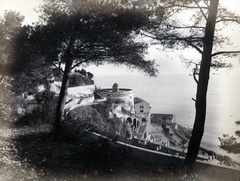 Franciaország, Nizza, kilátás a Várhegy (Colline du Château) oldalából, középen a Bellanda torony, lent a Quai Rauba Capeu., 1900, Szalai Teréz, tengerpart, Fortepan #130401