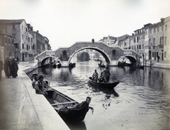 Olaszország, Velence, Canale di Cannaregio, Ponte dei Tre Archi., 1900, Szalai Teréz, híd, barokk-stílus, gondola, csatorna, ívhíd, Andrea Tirali-terv, Fortepan #130411