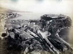 Monaco, jobbra a Le Rocher nevű sziklán az Óváros., 1900, Szalai Teréz, erőd, félsziget, Fortepan #130417