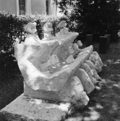 Hungary,Lake Balaton, Tihany, kiállítás a Bencés Apátság udvarán. Vilt Tibor szobrászművész alkotása, Bírák (1966)., 1974, Vizsnyiczai Erzsébet, Fortepan #130477