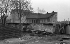 Hungary, Budapest VIII., szemben a Losonci utca 13/A udvari homlokzata látható a Kemény Zsigmond utca és Szigetvári utca közötti bontási területen (a mai Losonci tér környéke)., 1973, Vizsnyiczai Erzsébet, Budapest, Fortepan #130537