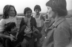 1975, Vizsnyiczai Erzsébet, youth, posture, grimace, kid, cigarette, gypsy, Fortepan #130563