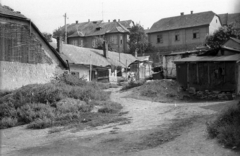 Hungary, Salgótarján, Pécskő út, a pécskődombi (kopaszdombi) cigánytelep, háttérben a József Attila utca., 1974, Vizsnyiczai Erzsébet, Fortepan #130649