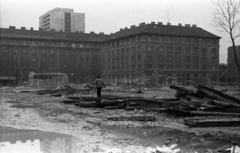 Hungary, Budapest VIII., bontási terület a mai Losonci tér környékén. Szemben a Molnár Ferenc tér, jobbra a Práter utca 59. számú ház a Szigony utca sarkán. Háttérben a Tömő utca 32-38. szám alatti toronyház., 1973, Vizsnyiczai Erzsébet, Budapest, Fortepan #130707