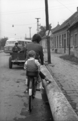 Hungary, Győr, Kossuth Lajos utca, jobbra a Kút utca torkolata., 1973, Vizsnyiczai Erzsébet, bicycle, bus, Fortepan #130746