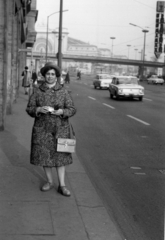 Hungary, Budapest VII.,Budapest VIII., Rákóczi út, háttérben a Keleti pályaudvar., 1973, Bokor András, Trabant-brand, Lada-brand, train station, Budapest, Fortepan #130807