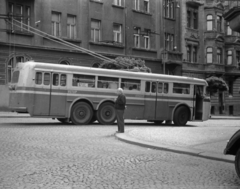 Csehország, Prága, ulice Polská, jobbra az ulice Trebízského torkolata., 1965, Gergely János, Tatra-márka, utcakép, trolibusz, Tatra T400, Fortepan #131059