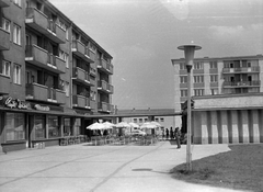 Magyarország, Budapest IX., Pöttyös utca - Dési Huber utca sarok, Attila étterem és eszpresszó., 1969, Gergely János, napernyő, óvoda, tejeskanna, Budapest, papírbolt, Fortepan #131067