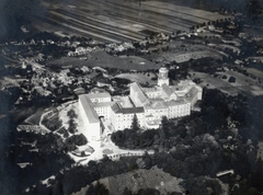 Hungary, Pannonhalma, (Győrszentmárton), légifotó, a Pannonhalmi Bencés Főapátság a Szent Márton-hegyen., 1942, Marics Zoltán, aerial photo, Fortepan #131216