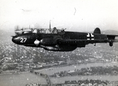 Magyarország, Budapest, német Junkers Messerschmitt Bf-110C rombológépek a főváros felett. A felvételen a Margit híd és a Margit-sziget látszik., 1942, Marics Zoltán, légi felvétel, repülőgép, Messerschmitt-márka, Messerschmitt Bf-110, Fortepan #131217